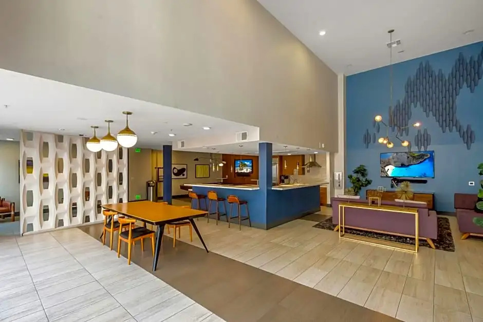 SuitesRUs Apart Hotel at Glendale