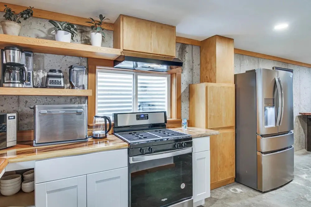 Sauna, Gas Grill & More! Belgrade Duplex