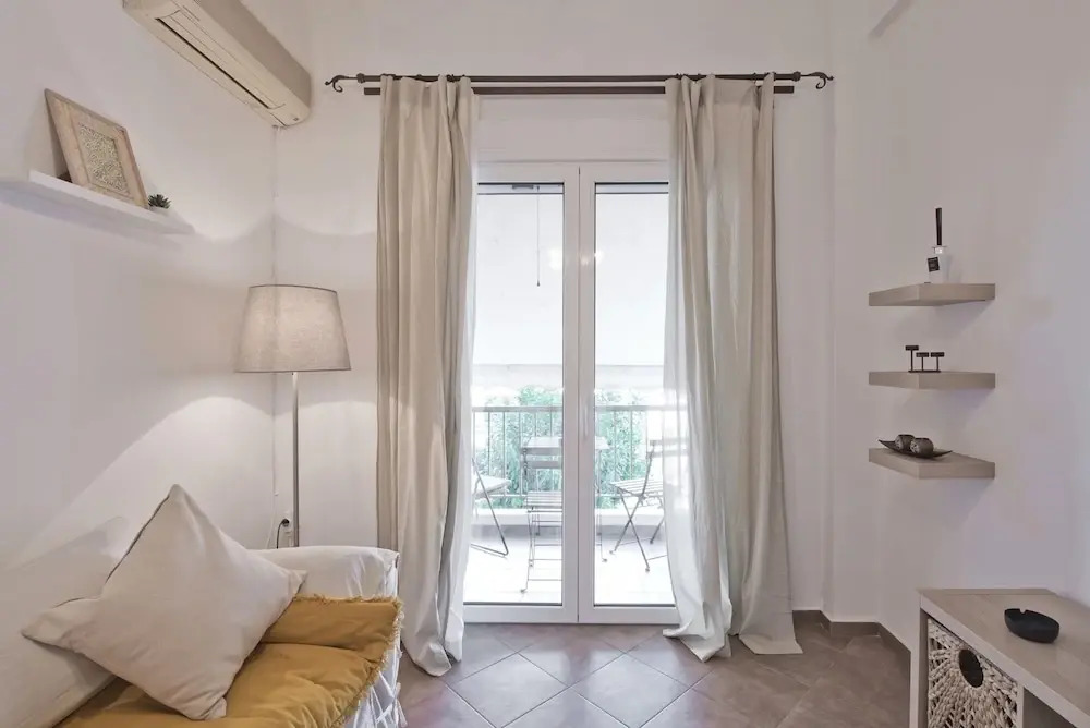 Irida With 1 Bedrooms and 1 Bathrooms