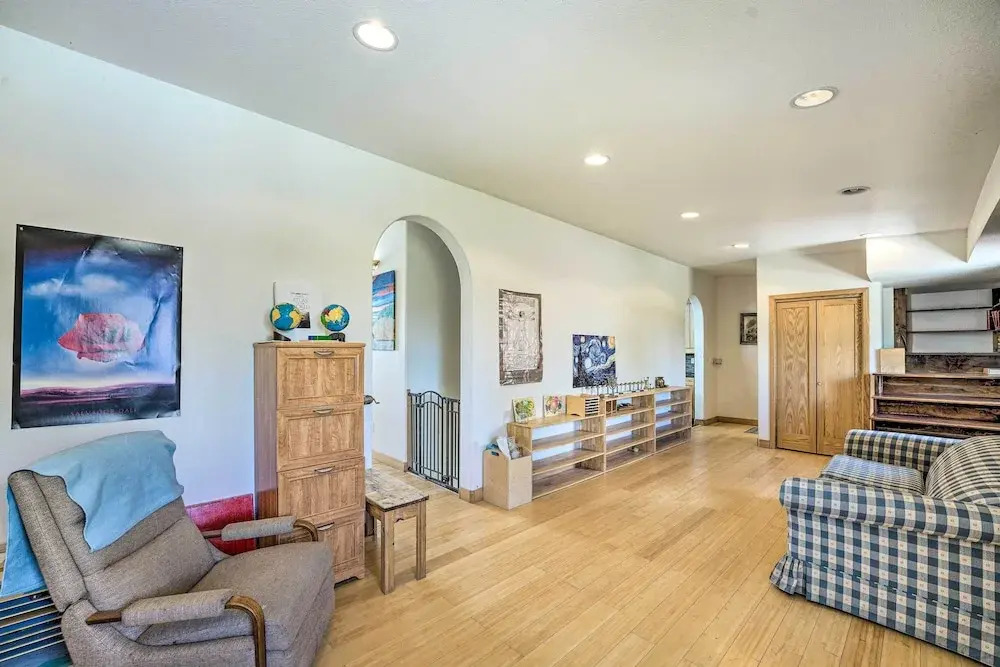 Lakefront Country Home w/ Waterslide & Trampoline!