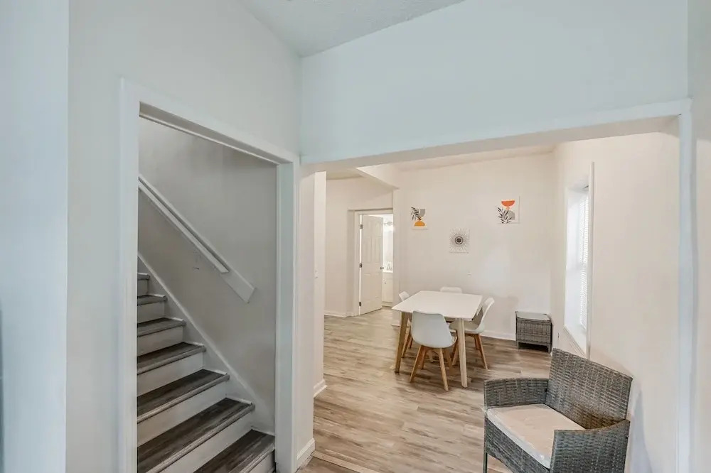 Quiet Family Home - Downtown, Pet Friendly, 4 Beds