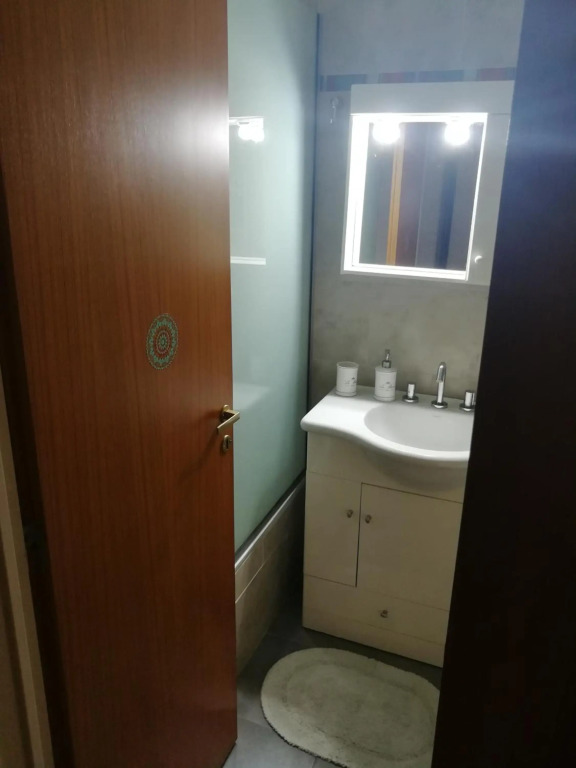 Apartamento monoambiente amplio 2 baños luminoso con balcón cercano a Hospital Italiano y Shopping Abasto Almagro