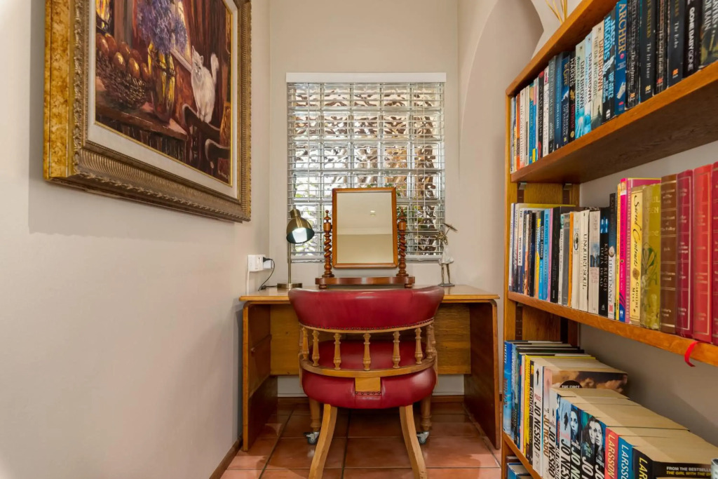 Meerendal Cottage-Affordable Luxury