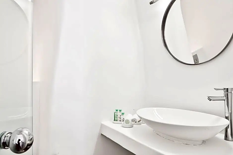 Kirini Suites & Spa Hotel