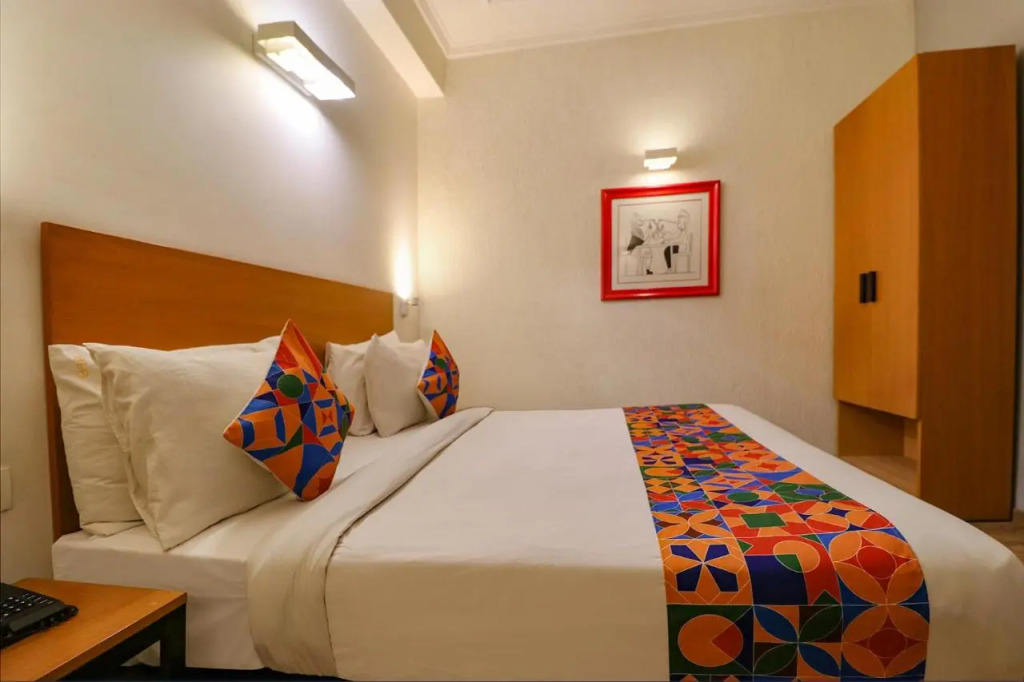 FabHotel Lord Inn
