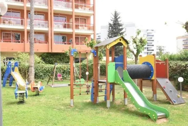 APPART STANDING 2 chambres 2SDB clim PISCINE PARKING WIFI TERRASSE 21m2 LOCAL VELO Port-Aventura, plage, centre