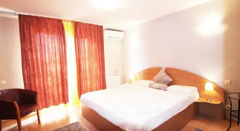 Domino 2BD Apartment UniriiI Square