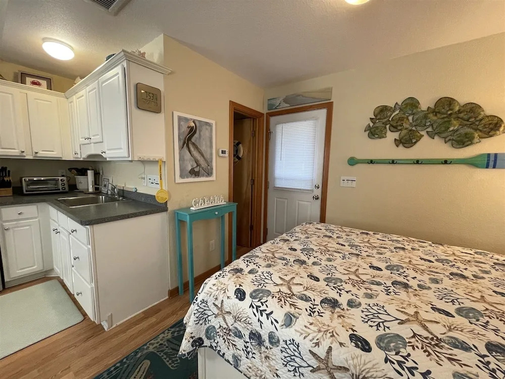 7 Safe Harbor Studio Bedroom Condo by RedAwning