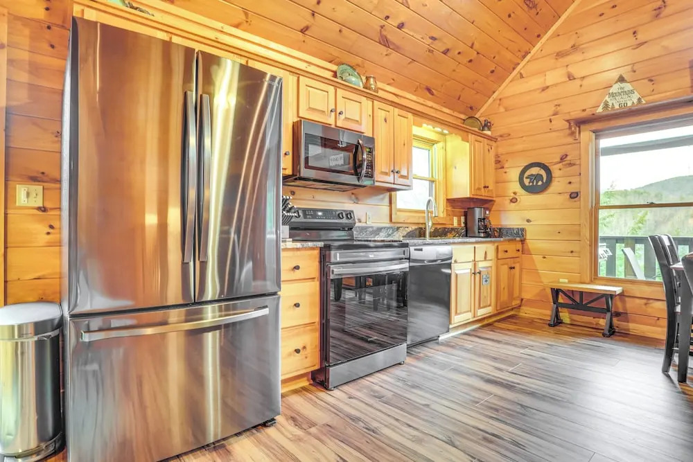 2-tier Deck & Hot Tub: Quiet Sevierville Cabin