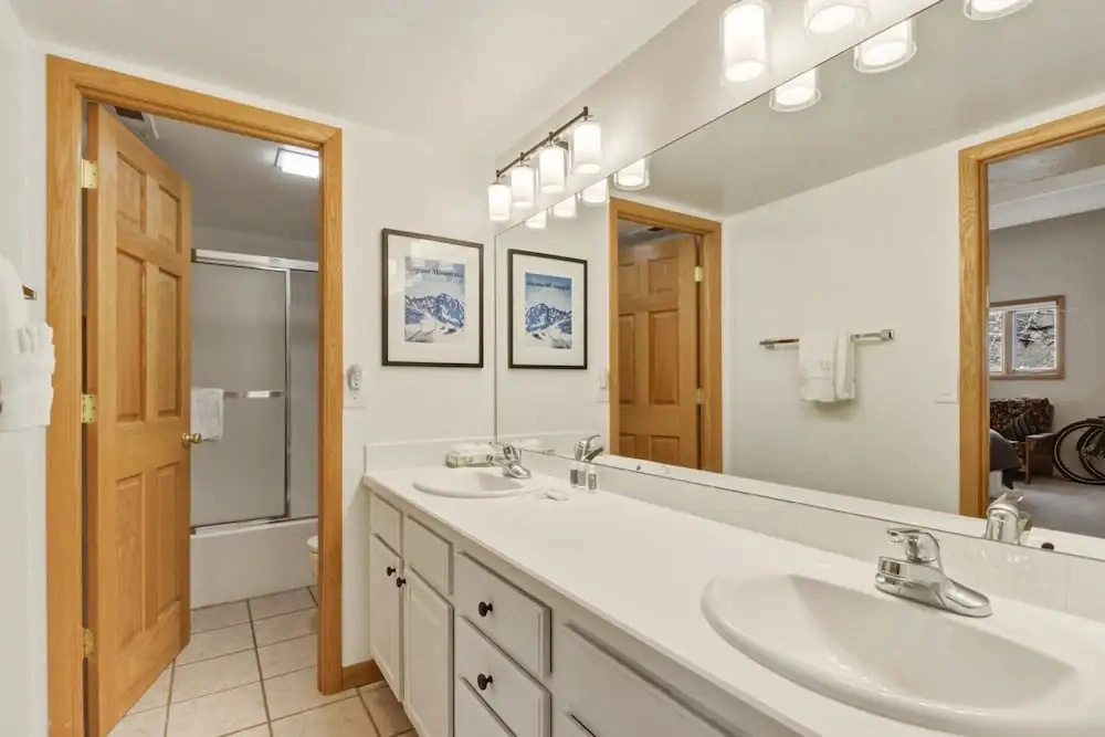 She305 Summit House East 1 Bedroom Condo