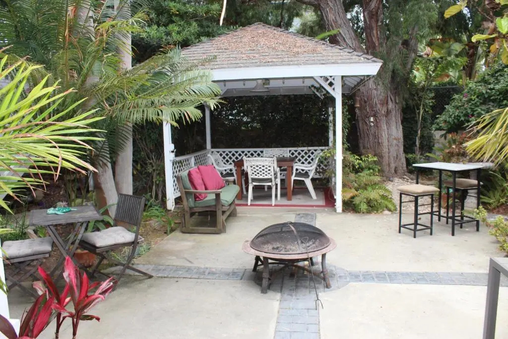 Pelican Cove Inn