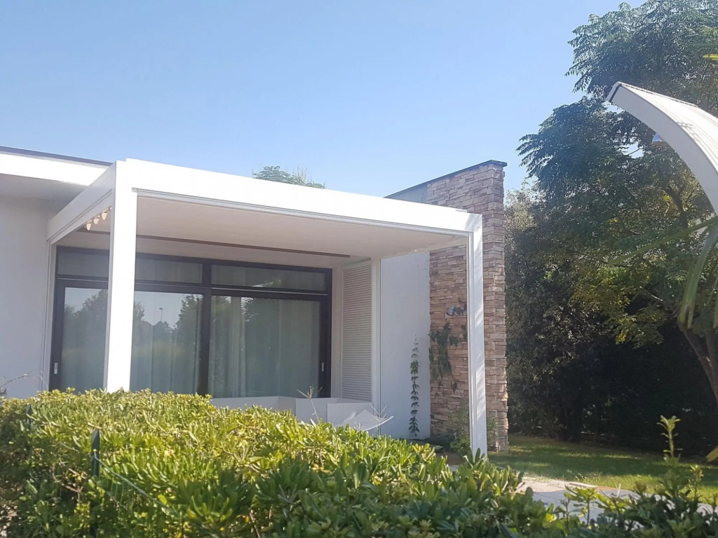 Apartment in Lido Altanea Est With Terrace
