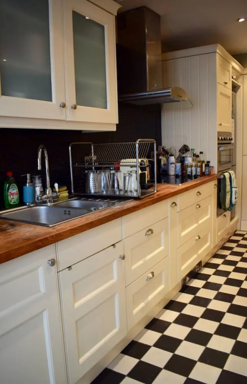 3 Bedroom House Near Portobello