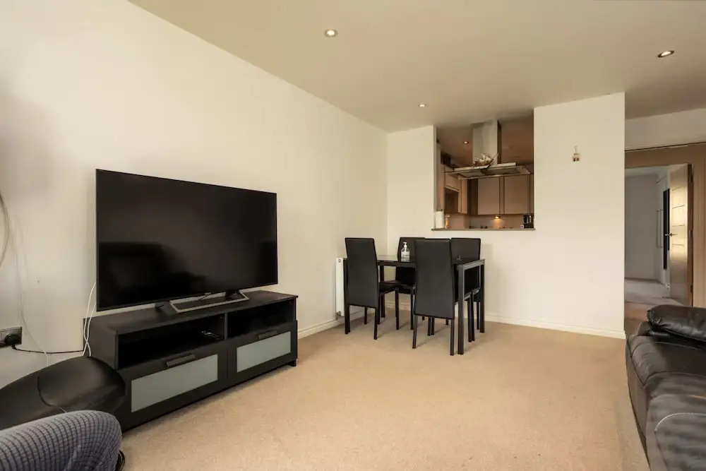 Comfy 2 Bedroom Apartment Near Edinburgh City Centre