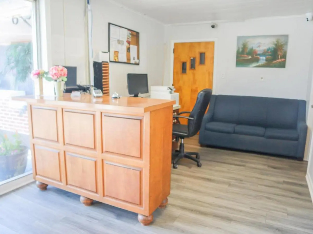 The Lancaster Motel By OYO Ronks near Paradise