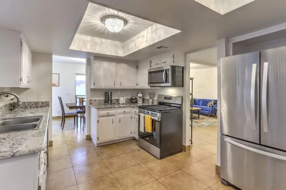 Desert Oasis Las Vegas - Pool 5 Bedrooms 9 Beds