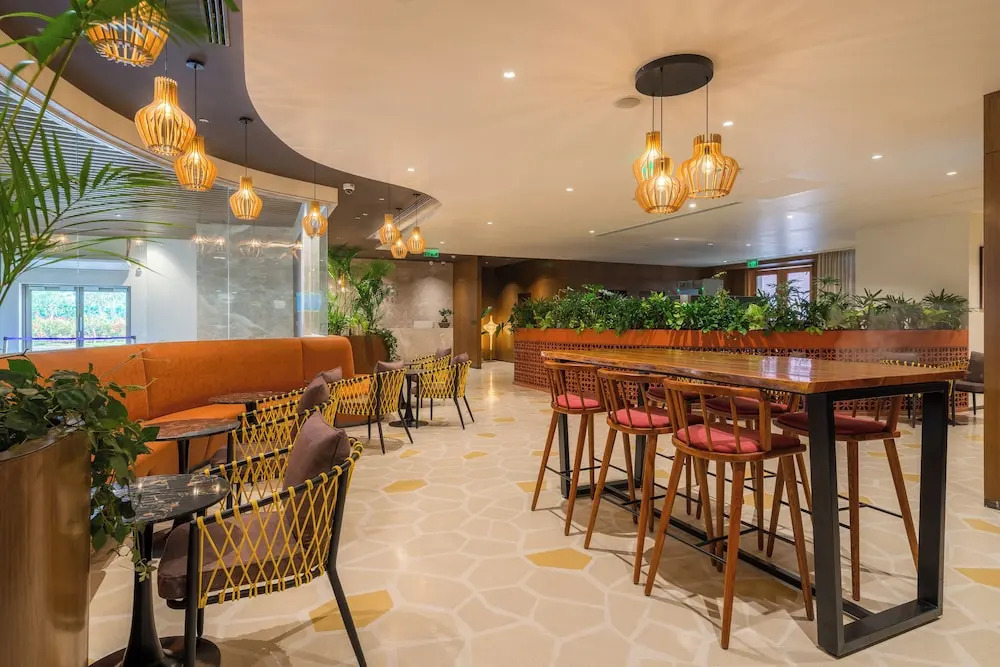080 Transit Hotel, T2