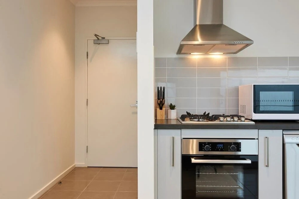 Open and Flowy 1 Bedroom Apartment in Chadstone