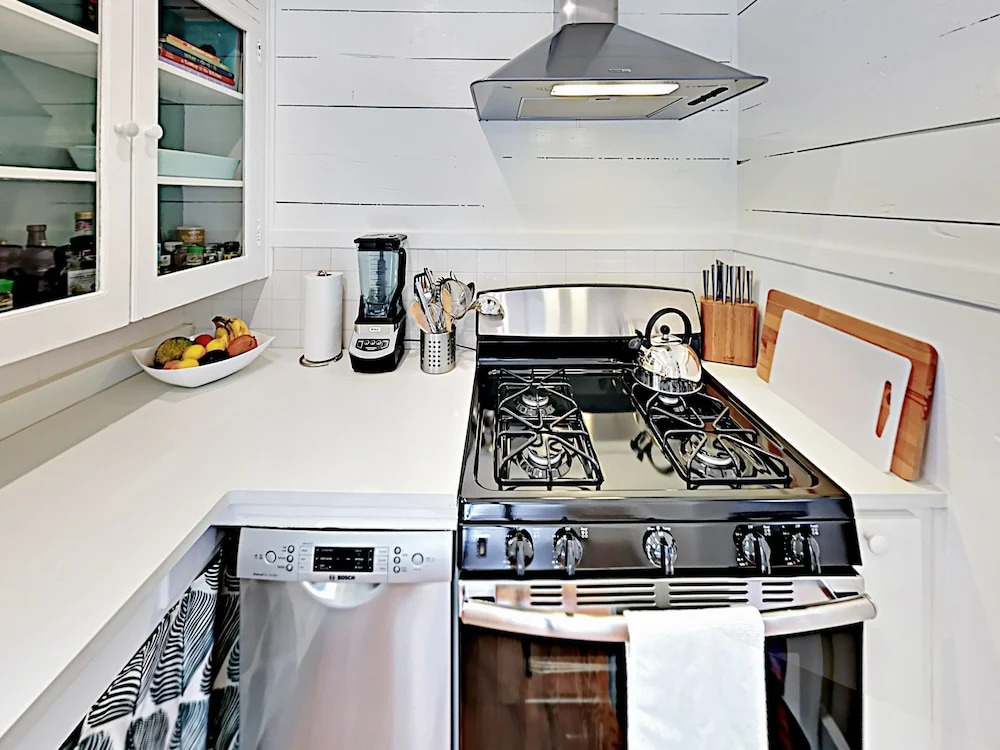 Travis Heights Bungalow - 2 Br Cottage