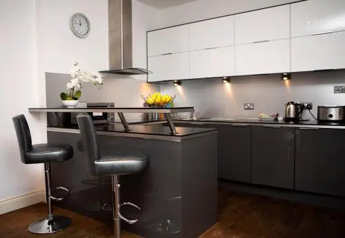 Apt 1, Trafalgar Square (1St Floor)