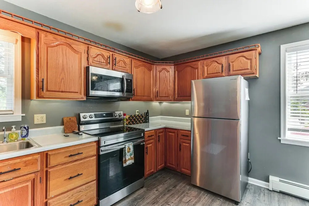 Walk to Town: Charming Unit w/ Balcony in Bedford!