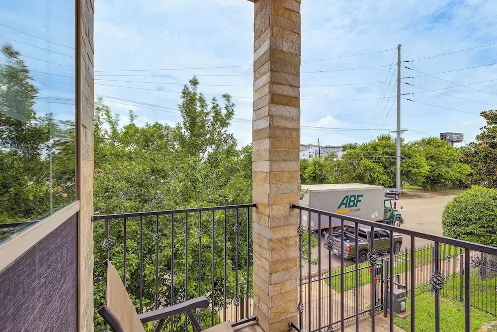 Gated + Private: Dtwn Houston Home 8 Mi to NRG