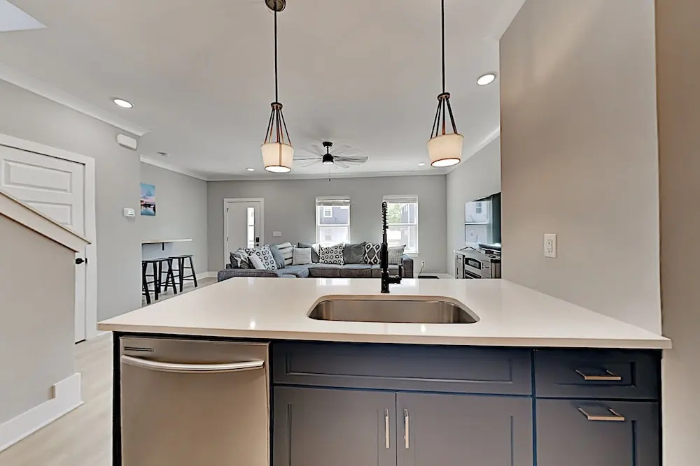 Newly Built All-suite W/ Private Balcony 2 Bedroom Townhouse