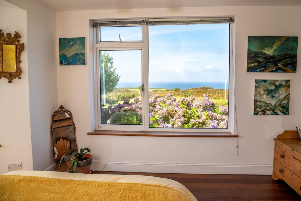 Bungalow in Pendeen With Stunning Sea Views