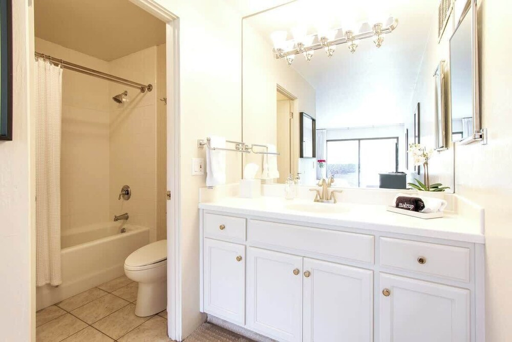 Luxe Golf View Condo Prime Napa Location