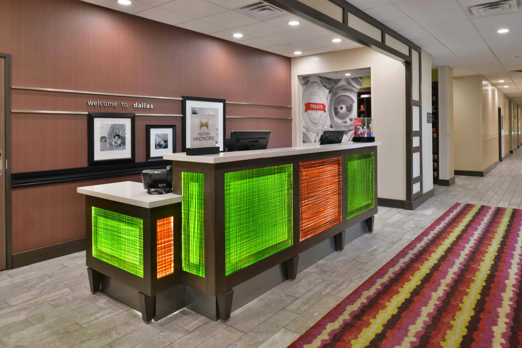 Hampton Inn & Suites Dallas Market Center