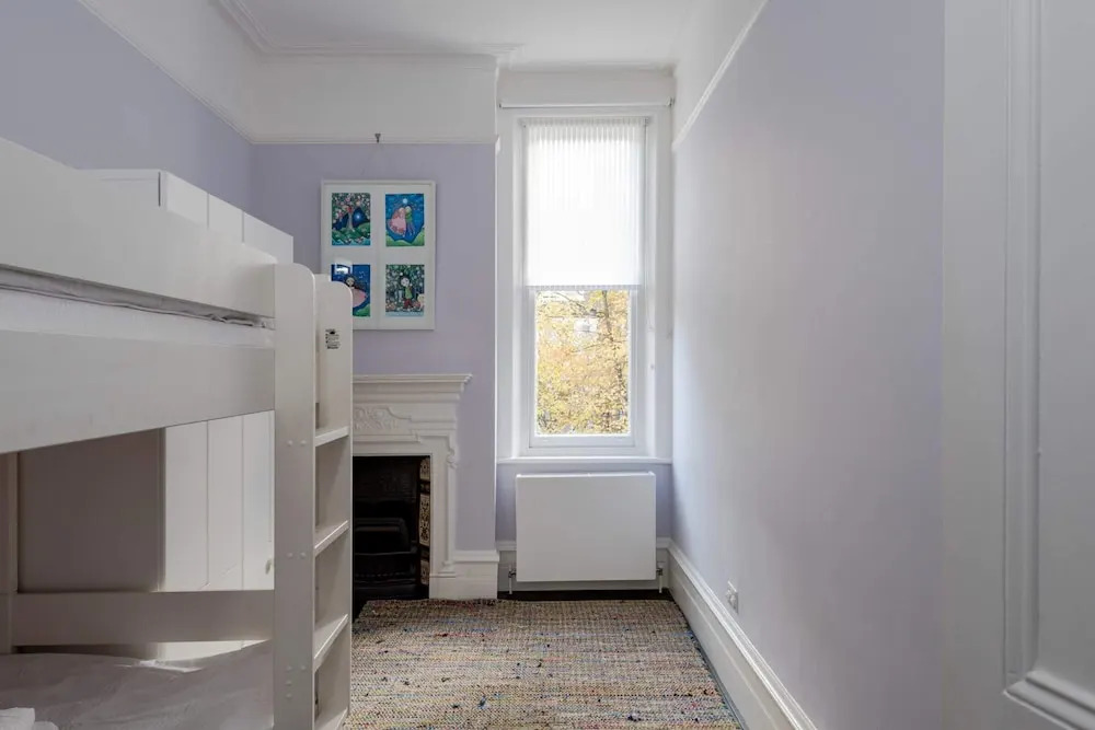 Bright 2 bed flat near Belsize Park, fits 4 guests
