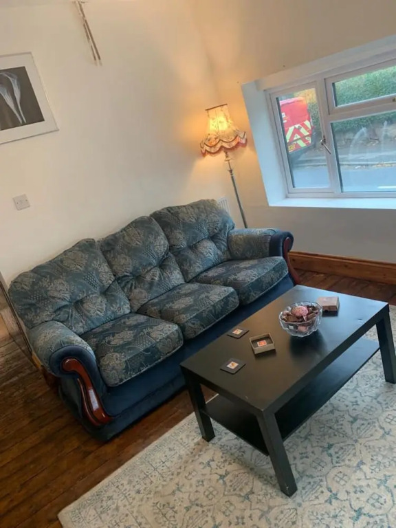 Corner Shop Apartments Sleeps 5 Parking