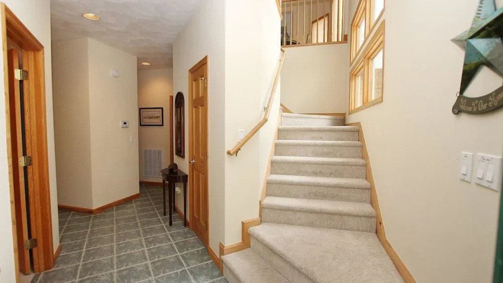 Footprints by the Sound - 5 Br Home