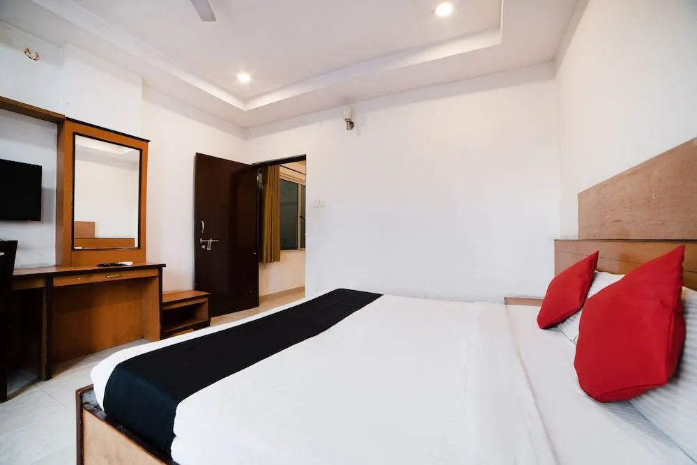 Capital O 45597 Hotel Riya Grand