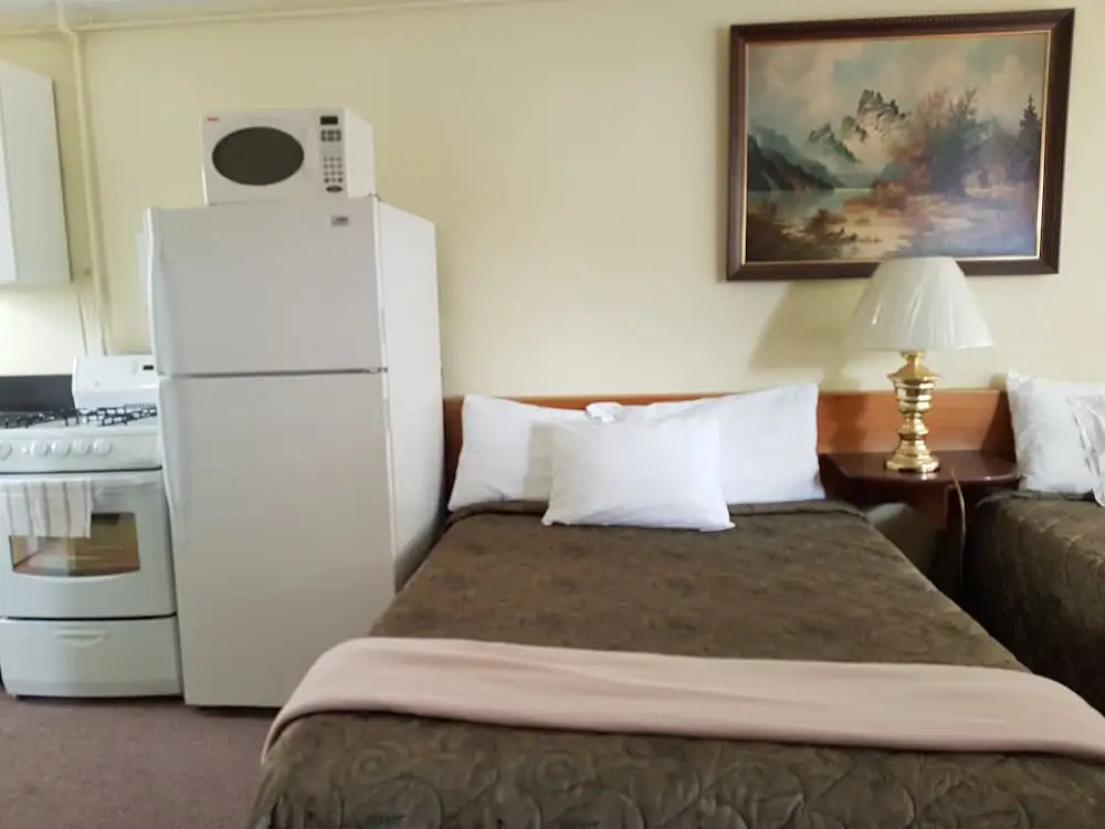 Deerview Lodge & Cabins - Princeton BC