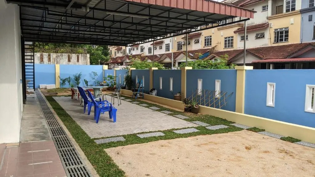 Johor Bahru 6 Bedrooms Corner House: Big & Comfort