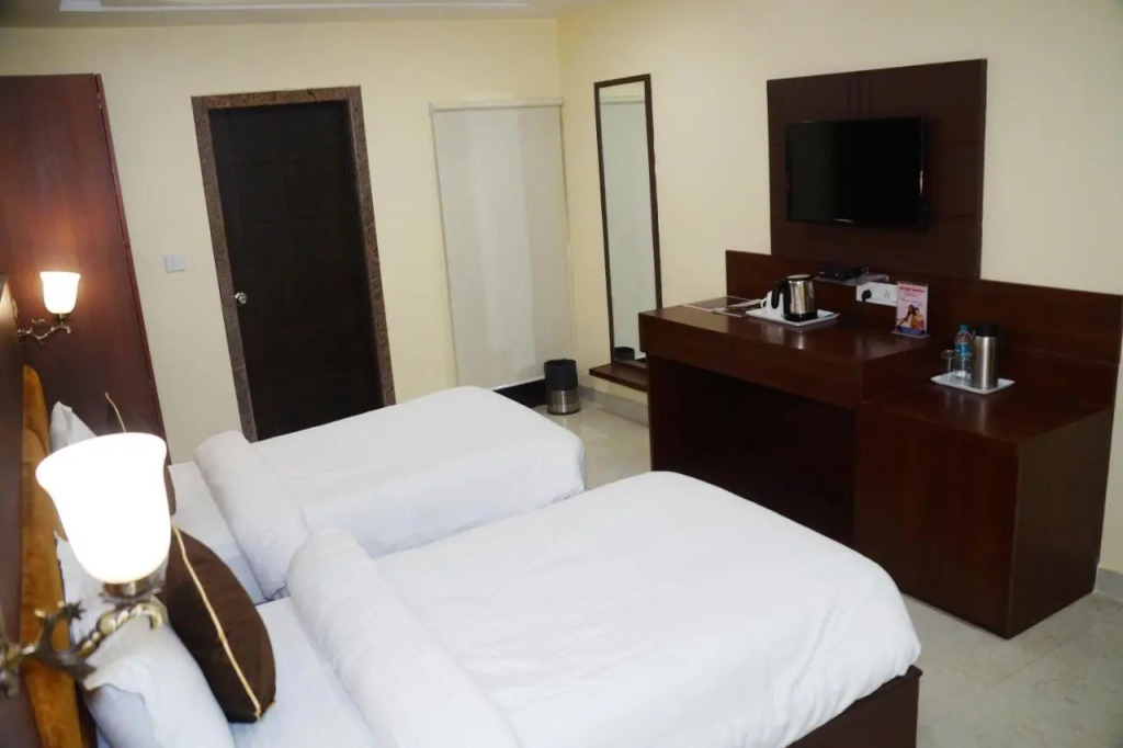 HOTEL SHIVOY GRAND