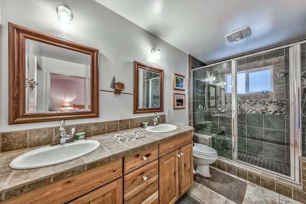 2716HM Hank Monk - 2 Br Chalet