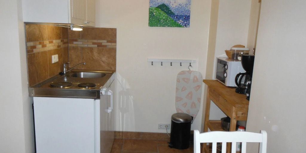 Three Sisters Studio Apartments