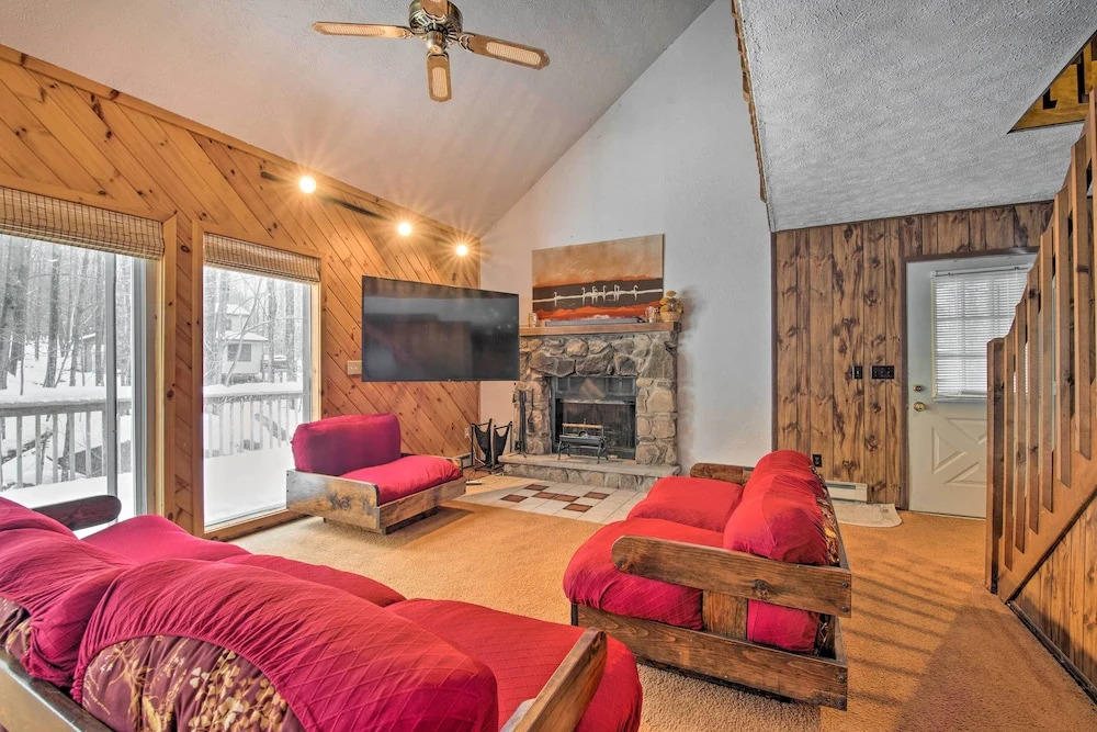 Cozy Lake Ariel Home w/ Community Amenities!