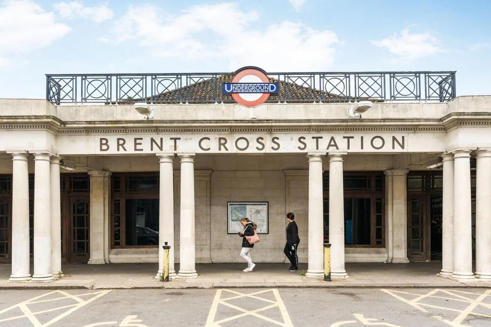 Sleek 2BD Home Close Brent Cross Shopping Centre