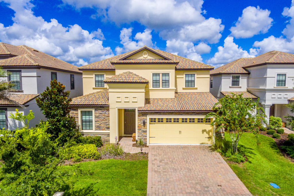 Deluxe 7Bd with Pool Close to Disney   CG 1406
