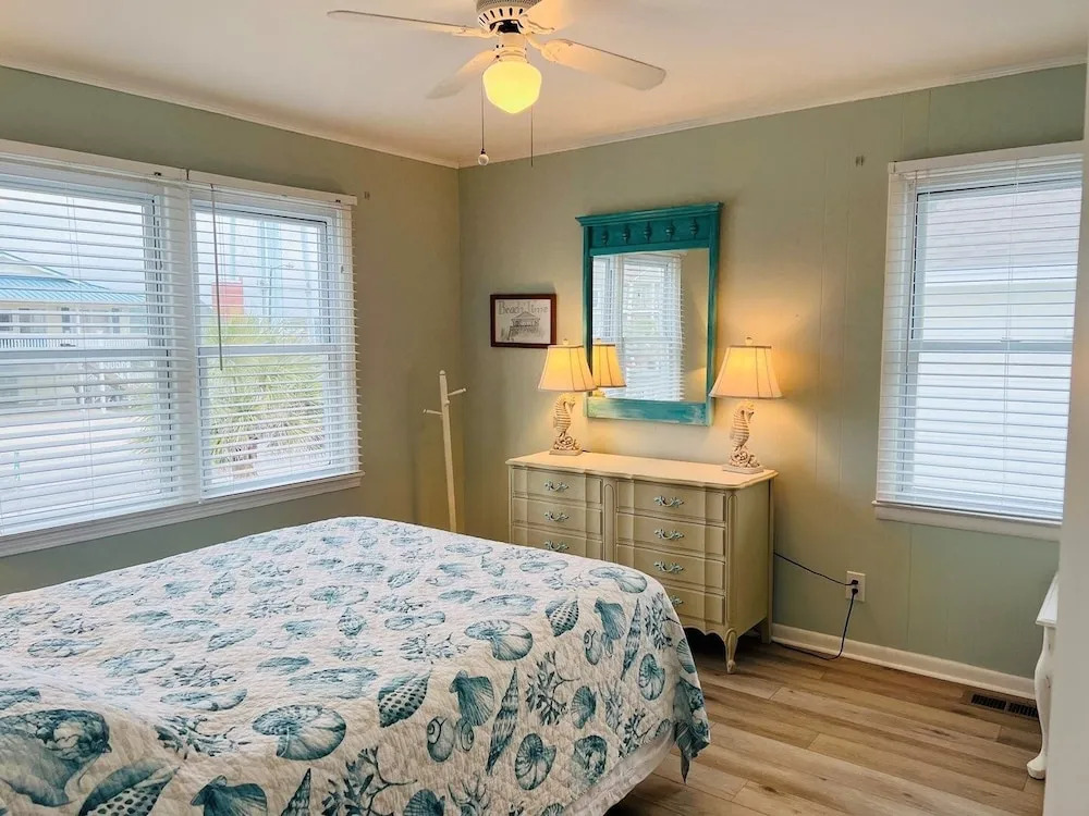 Beach Time 5 Bedroom Home by RedAwning