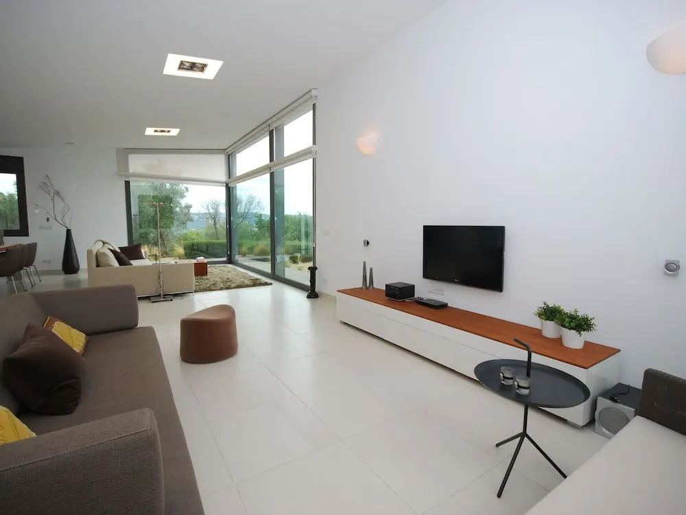 Gorgeous Villa in Santa Cristina D'aro With Pool