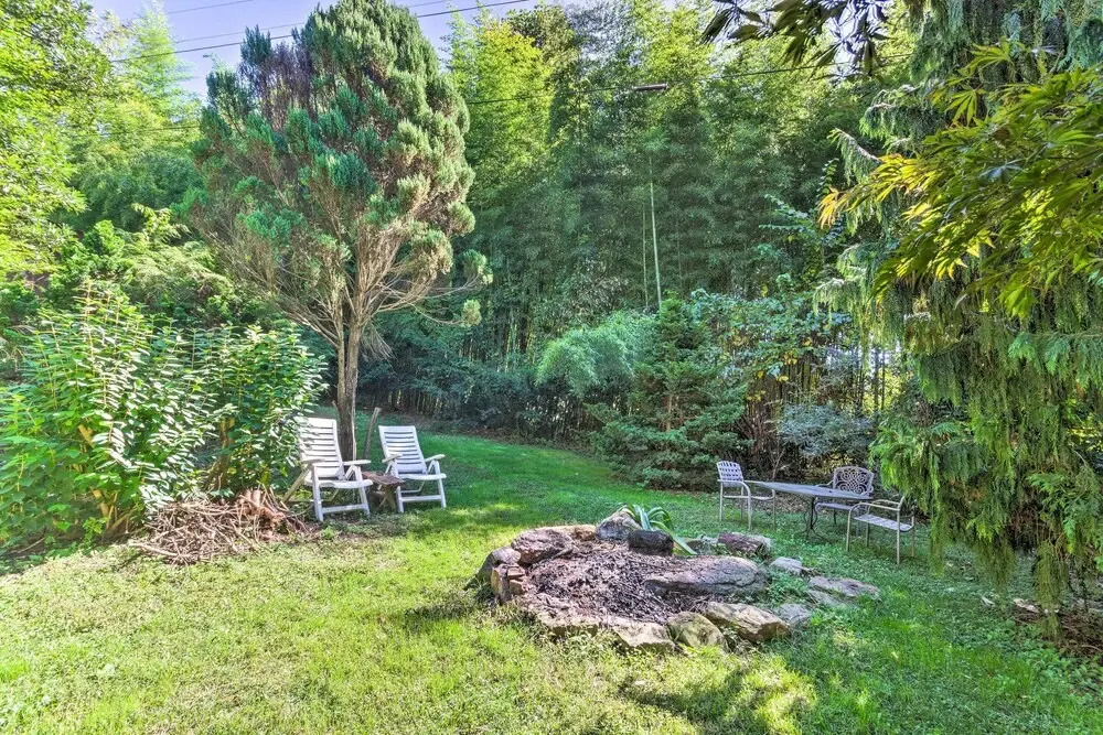 Rustic-Yet-Cozy Cabin w/ Patio, 12 Mi to Asheville