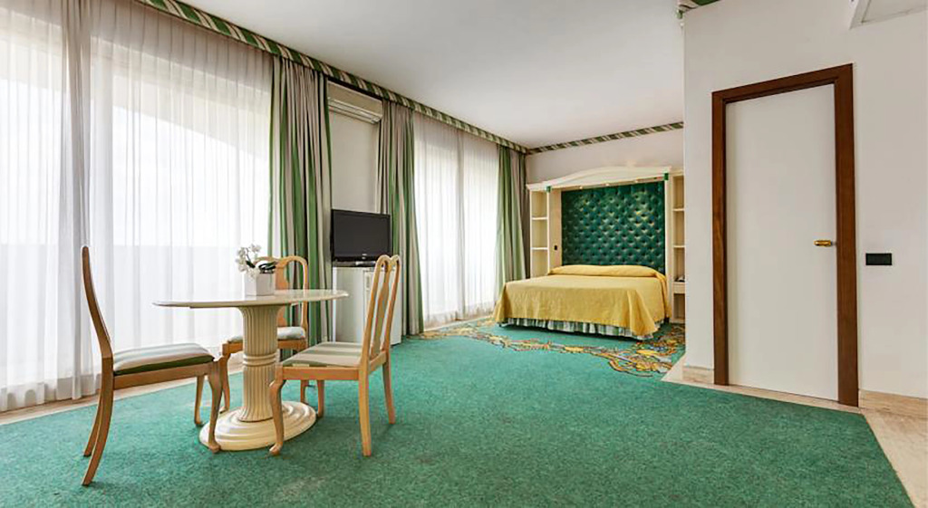 Aris Garden Hotel