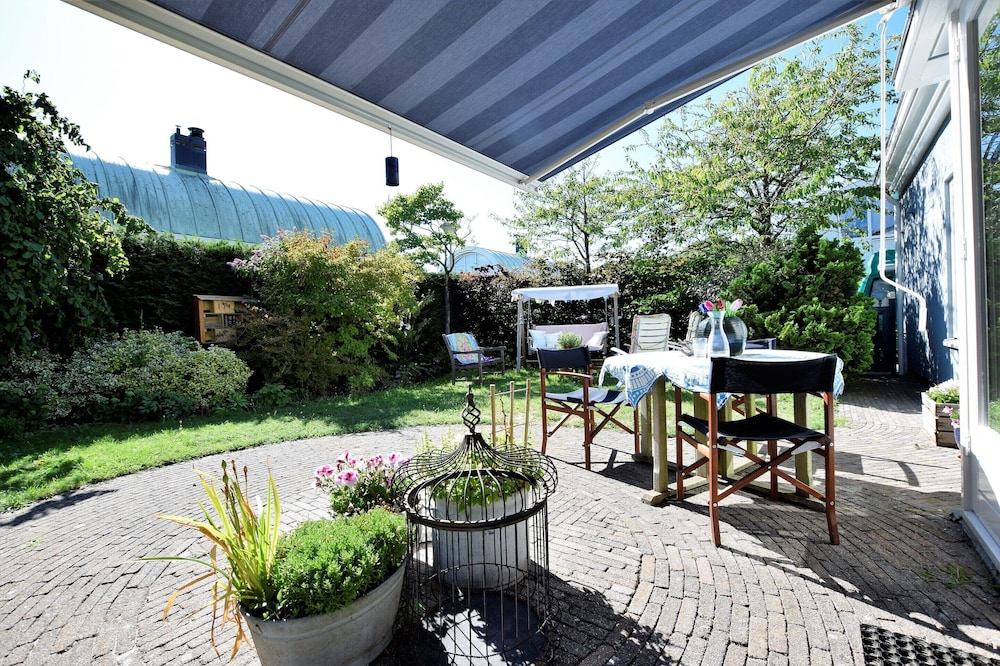 Holiday Home Noordwijk near Beach & Sauna