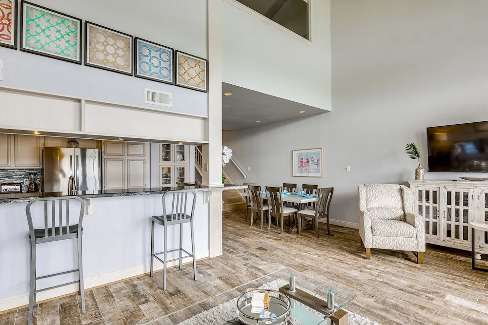 Beautiful Waterfront Condo on Lake Conroe w/ Dock