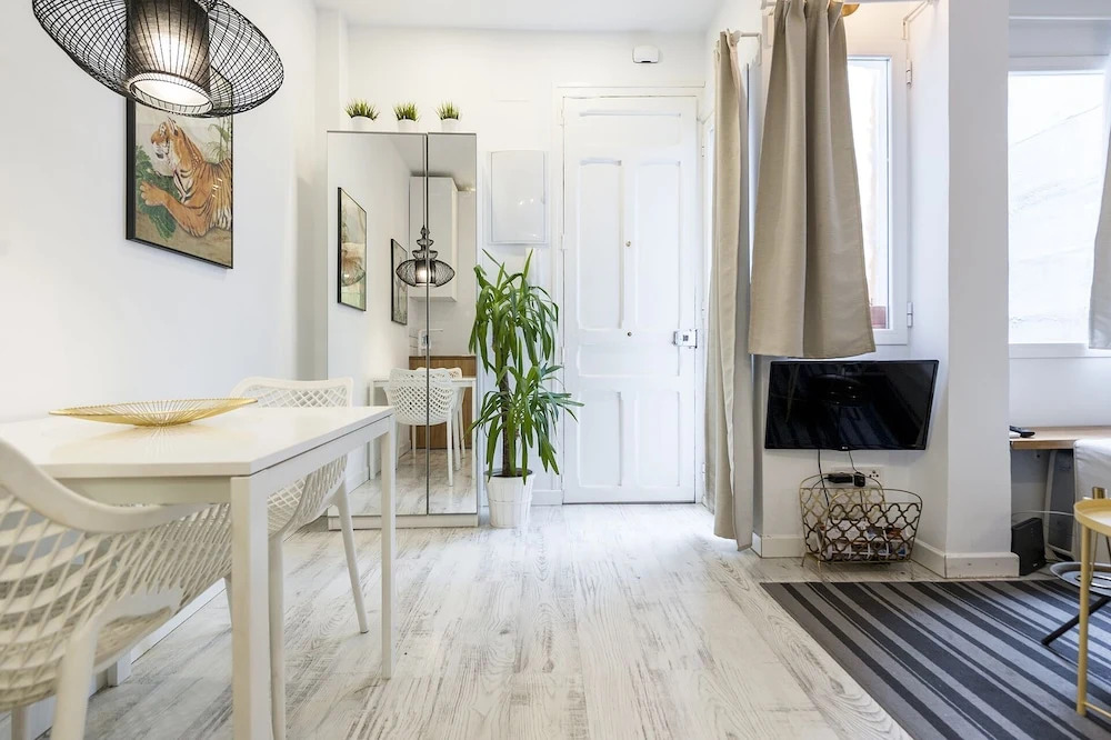 Chic Apartment Lavapies I