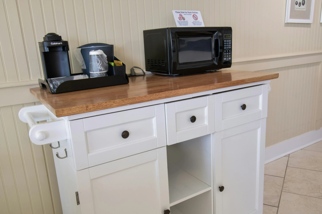 The Oceanfront Litchfield Inn 251